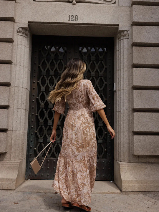 
                      
                        VESTIDO COM ESTAMPA DE CORNÚCOPIAS
                      
                    
