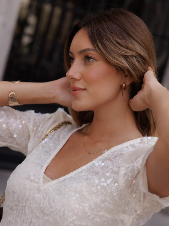 
                      
                        VESTIDO DE LANTEJOULAS
                      
                    