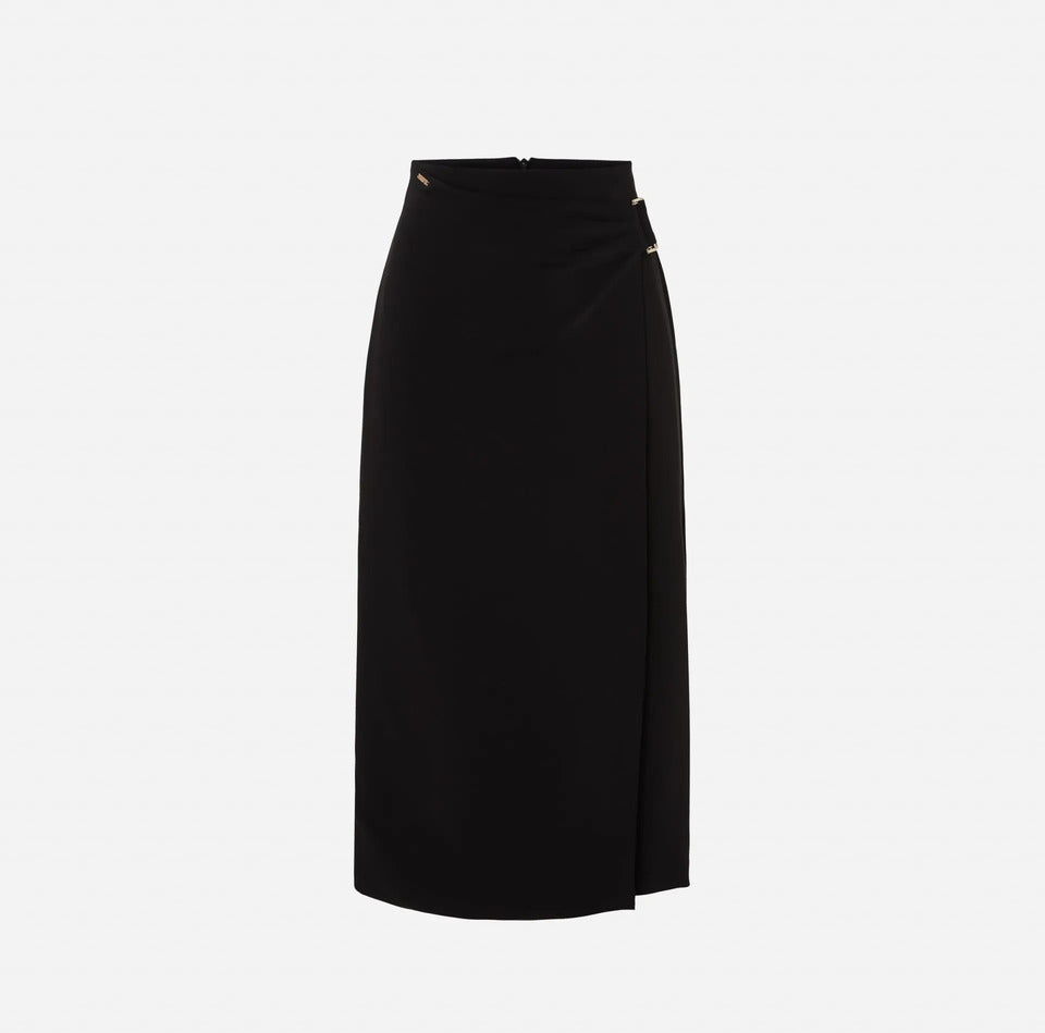 
                      
                        SAIA MIDI COM DETALHE METÁLICO
                      
                    