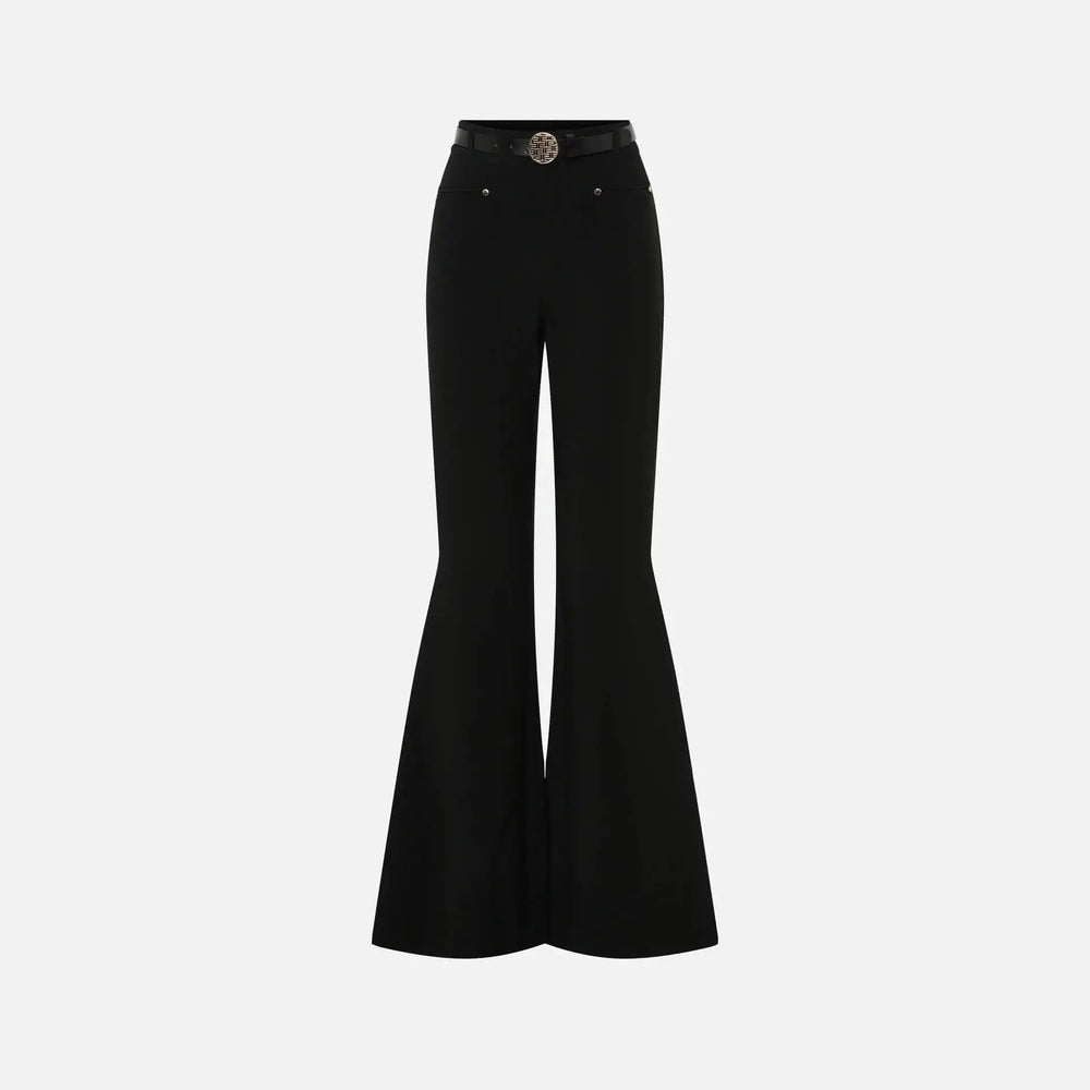 
                      
                        CALÇA JUSTA Á BOCA DE SINO
                      
                    