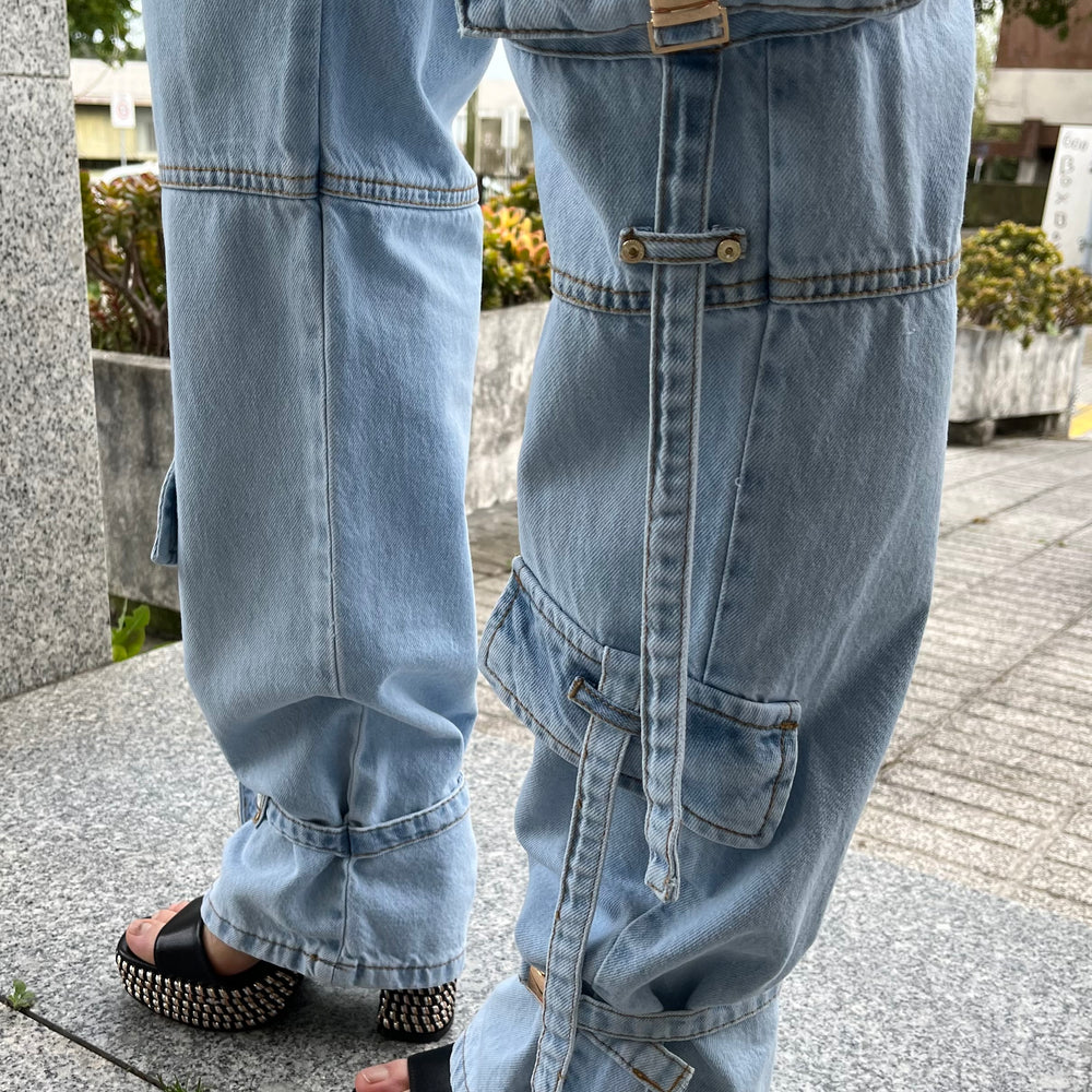 
                      
                        JEANS CARGO
                      
                    
