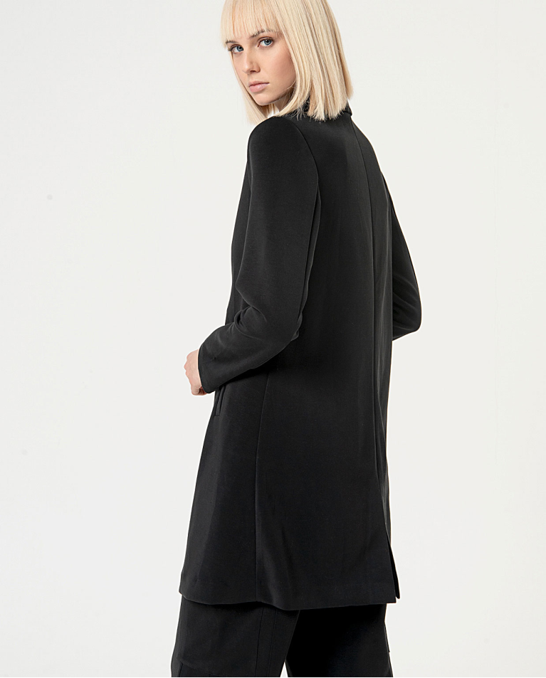 
                      
                        BLAZER DE MALHA
                      
                    