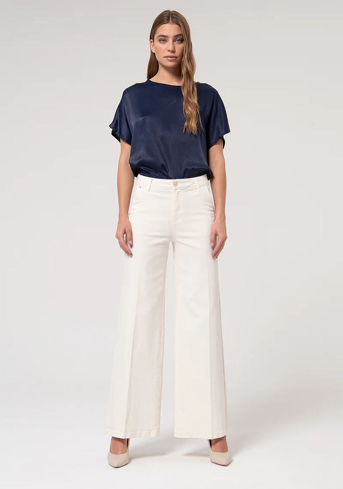 
                      
                        CALÇA FLARE
                      
                    