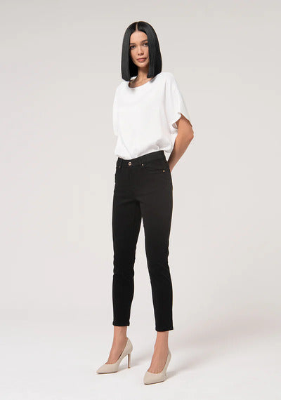 
                      
                        CALÇA SLIM FIT
                      
                    