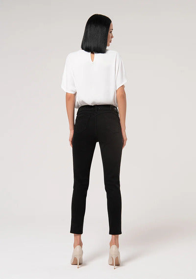 
                      
                        CALÇA SLIM FIT
                      
                    