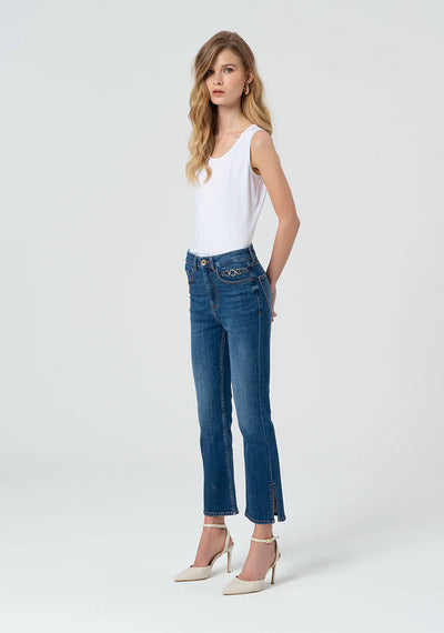 
                      
                        JEANS CROPPED BOOTCUP
                      
                    