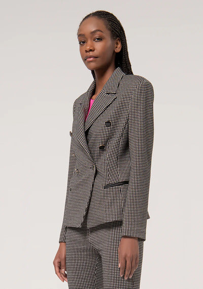 
                      
                        BLAZER TRESPASSADO
                      
                    