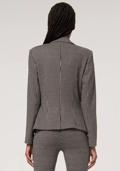 
                      
                        BLAZER TRESPASSADO
                      
                    