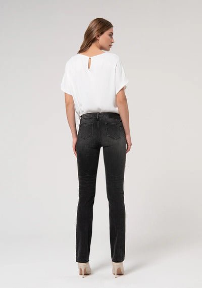 
                      
                        JEANS SHAPE UP
                      
                    