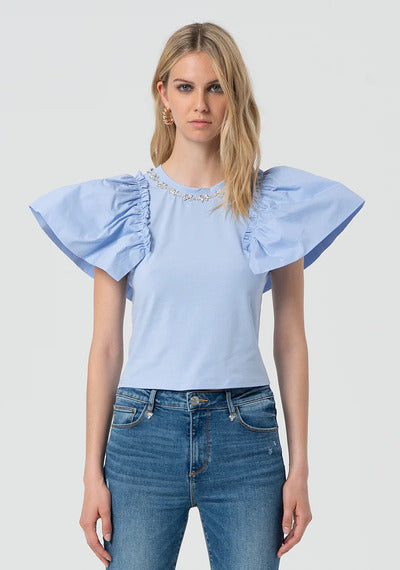 
                      
                        BLUSA COM FOLHOS
                      
                    