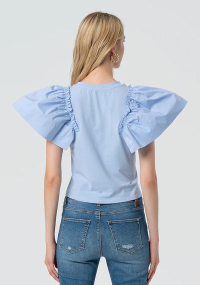 
                      
                        BLUSA COM FOLHOS
                      
                    