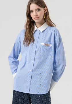 
                      
                        CAMISA OVER FIT COM STRASS
                      
                    