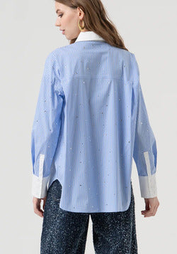 
                      
                        CAMISA OVER FIT COM STRASS
                      
                    