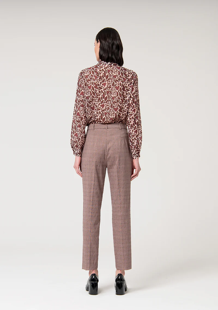 
                      
                        CALÇA CHINOS
                      
                    
