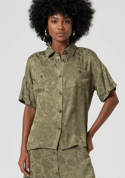 
                      
                        CAMISEIRO REGULAR
                      
                    