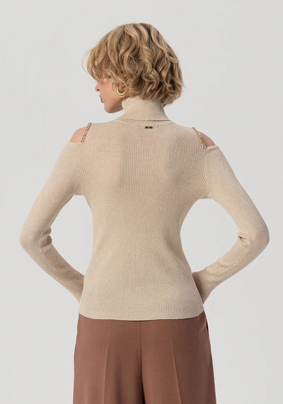 
                      
                        CAMISOLA COM RECORTES NOS OMBROS
                      
                    