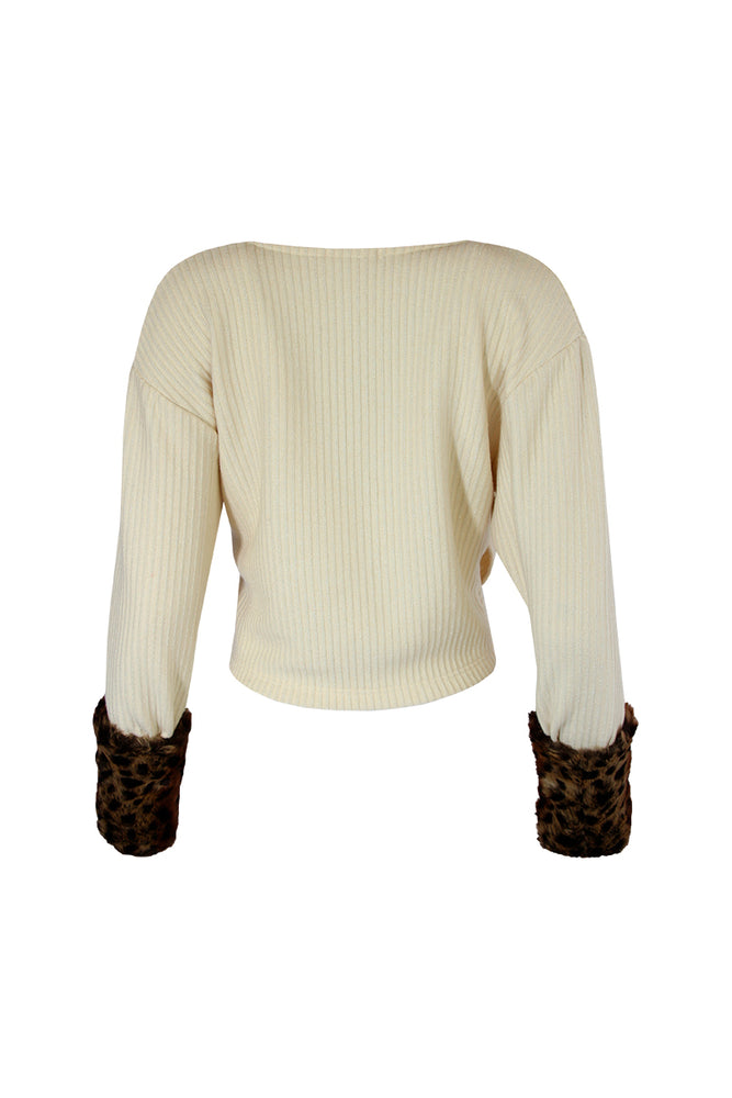 
                      
                        BLUSA EM MALHA CANELADA
                      
                    