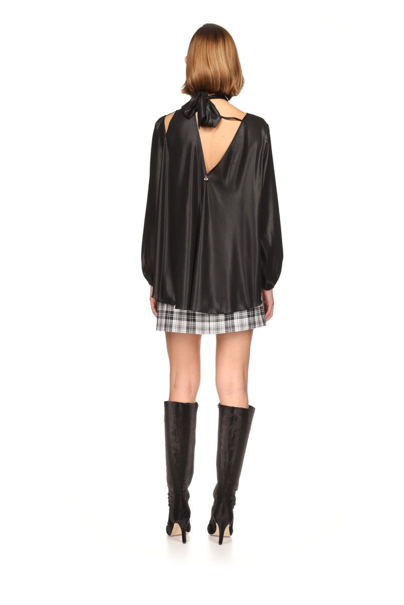 BLUSA COM DETALHE 