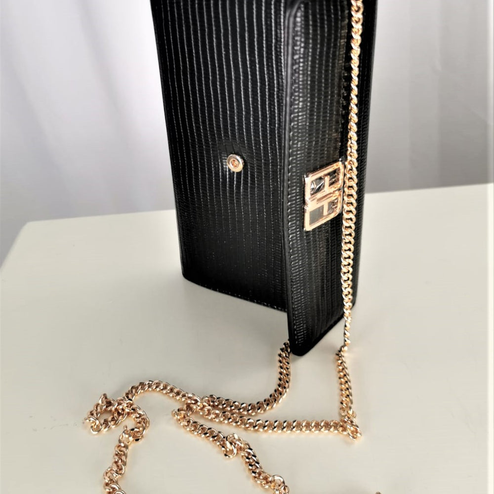 
                      
                        PORTA-MOEDAS COM CORRENTE - H&K Boutique
                      
                    