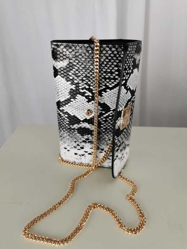 PORTA MOEDAS ZEBRA PRINT COM CORRENTE - H&K Boutique